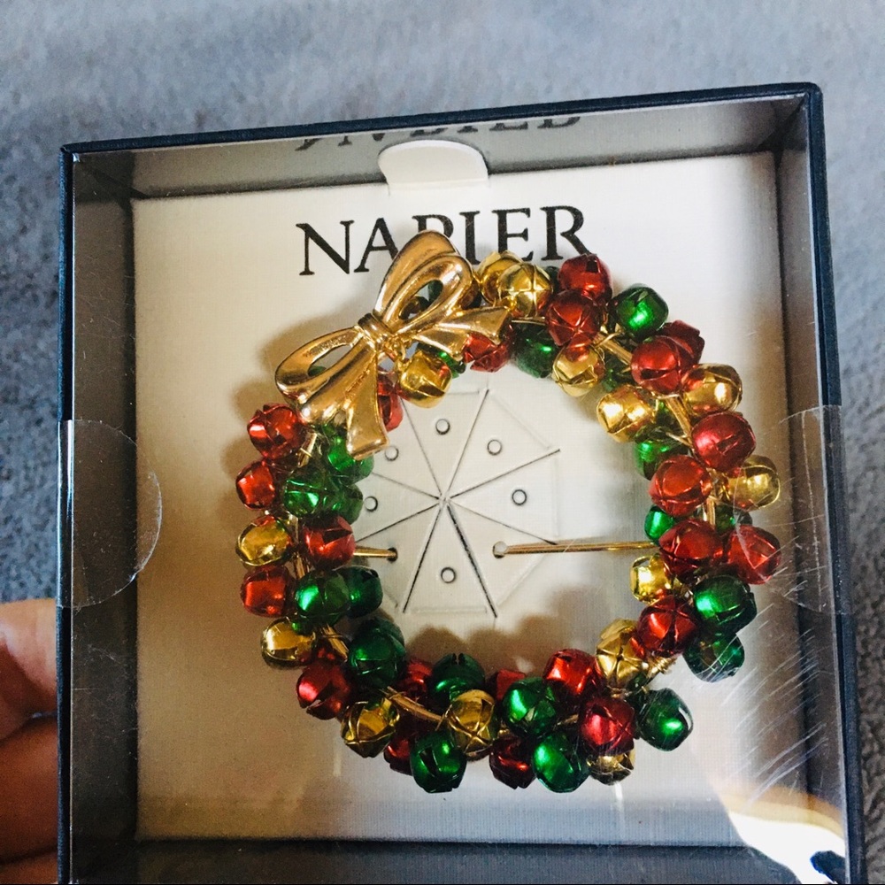 Napier Christmas wreath pin brooch new in box